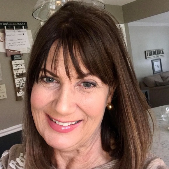 Profile Picture of Debbie Eagling (@debbieeagling) on Poshmark