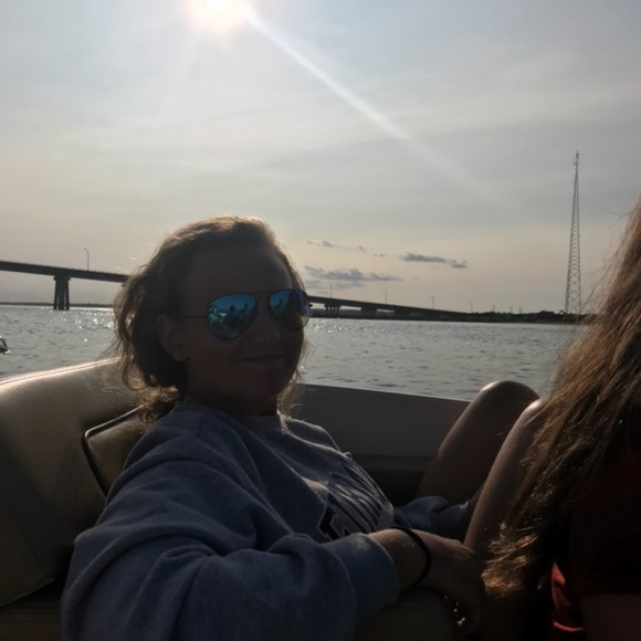 Profile Picture of Juliana Miano (@juliana_miano) on Poshmark