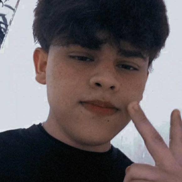 Profile Picture of Alex Mancia (@raudawey) on Poshmark