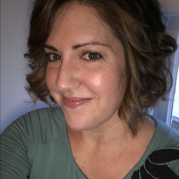 Profile Picture of Amy Bodmann (@amosmarin) on Poshmark