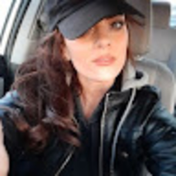 Profile Picture of Nicole Hinderliter (@sadiefan02) on Poshmark