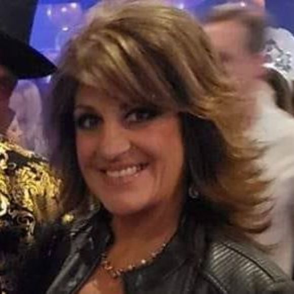 Profile Picture of Lisa Byrd (@lisabyrd388) on Poshmark