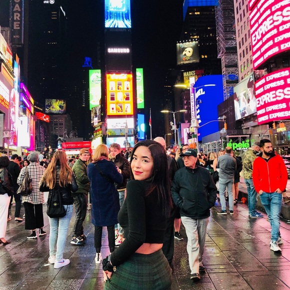 Profile Picture of Saphire M (@saphire1014) on Poshmark