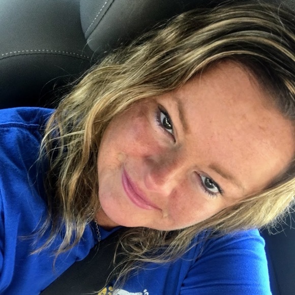 Profile Picture of Derlene Arvizu (@derlenecannon) on Poshmark