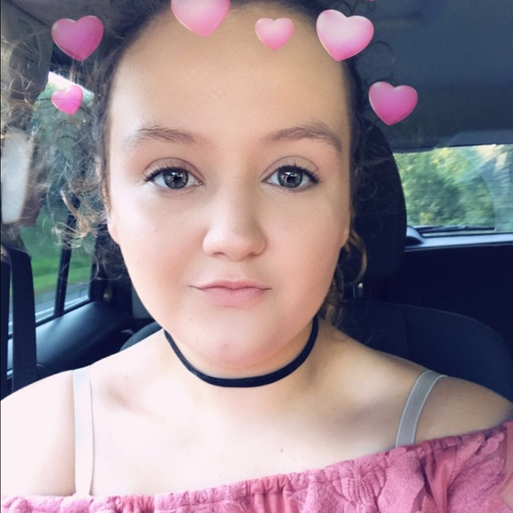 Profile Picture of Katie Neilson (@katiejoneilson) on Poshmark