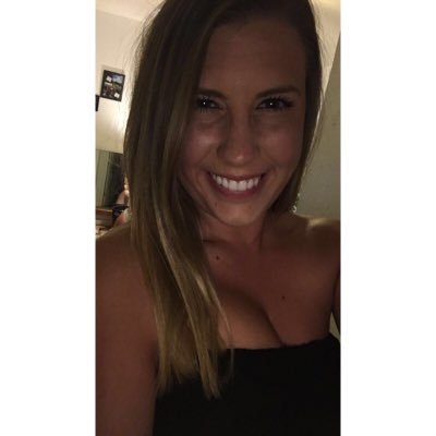 Profile Picture of Tess Evans (@tevans1995) on Twitter