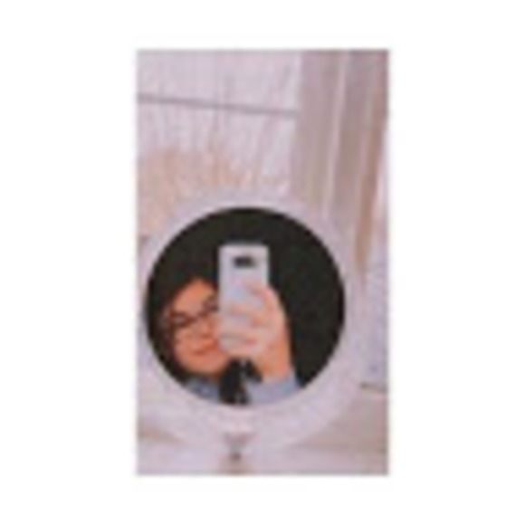 Profile Picture of Chloee George-mccallum (@chloexmccallum) on Poshmark