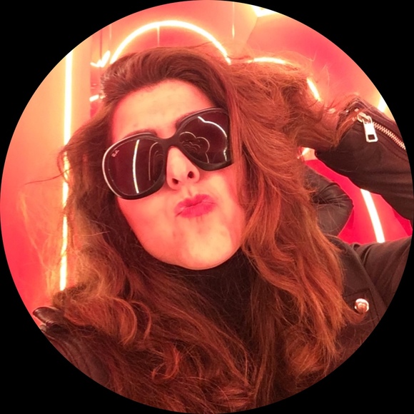 Profile Picture of Giselle Maniotis (@gisellegiro) on Poshmark