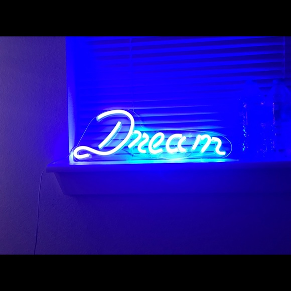 Profile Picture of Kamarina Perales (@kamarinaperales) on Poshmark