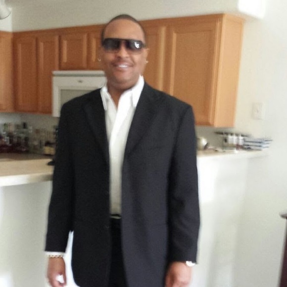 Profile Picture of Christopher Fowler (@balugaman) on Poshmark