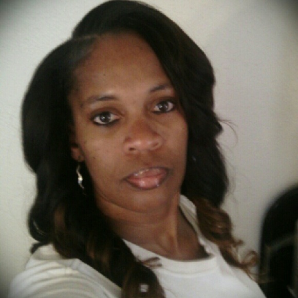 Profile Picture of Tabitha Thomas (@dionee) on Poshmark