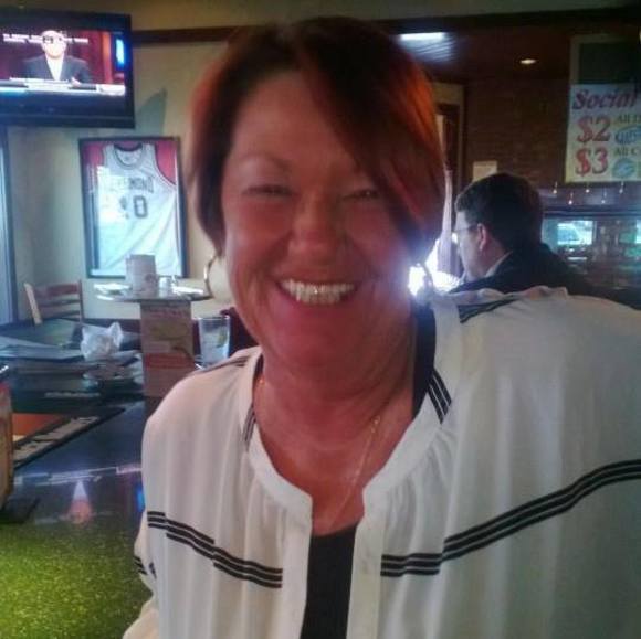 Profile Picture of Valerie Derr (@valeriederr) on Poshmark