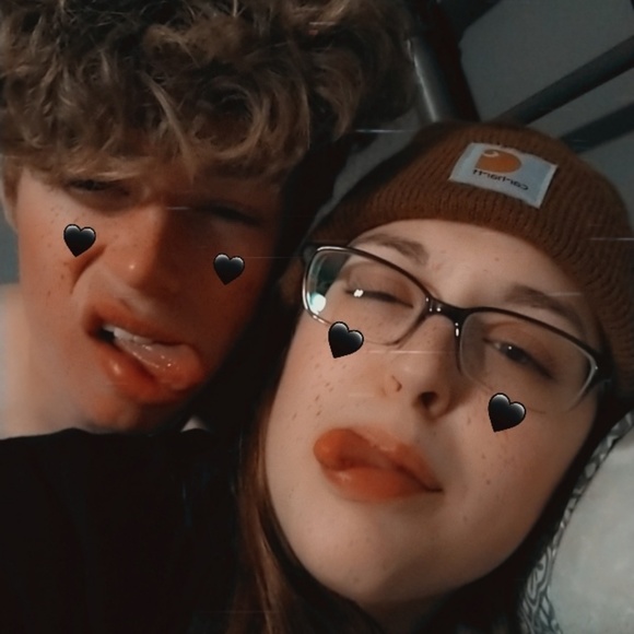 Profile Picture of Paradyse Lee (@paradyselee) on Poshmark