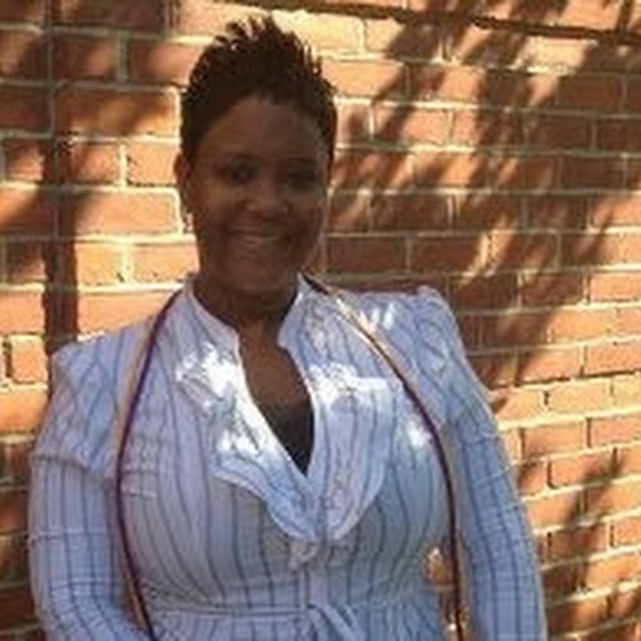 Profile Picture of Shevonda Ebony (@niree28) on Poshmark