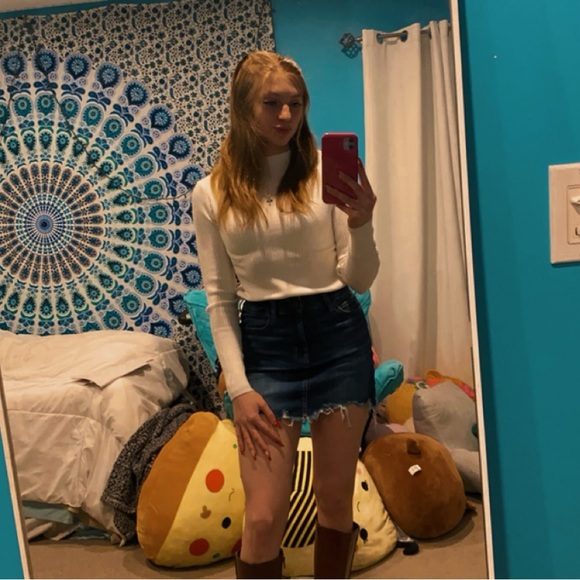 Profile Picture of Bri Coppolone (@bridanielle19) on Poshmark