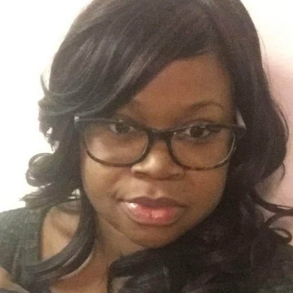 Profile Picture of Allicia Stuart (@alliciawest) on Poshmark