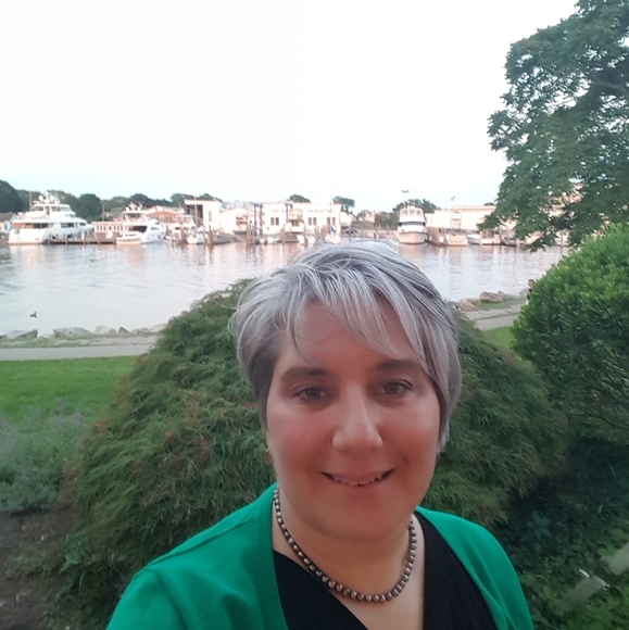 Profile Picture of Christy Pyatt (@pyattcm) on Poshmark