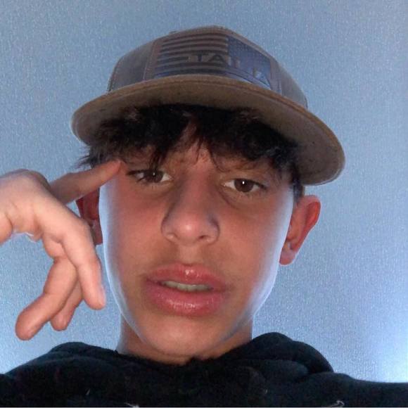 Profile Picture of Kevin Dominguez (@kevindomingu219) on Poshmark