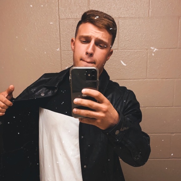 Profile Picture of Zack Cook (@cookkie940) on Poshmark