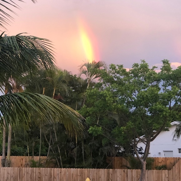 Profile Picture of Edith Pineda (@edith_pineda) on Poshmark