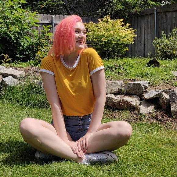 Profile Picture of Carly Crooks (@carlycrooks123) on Poshmark