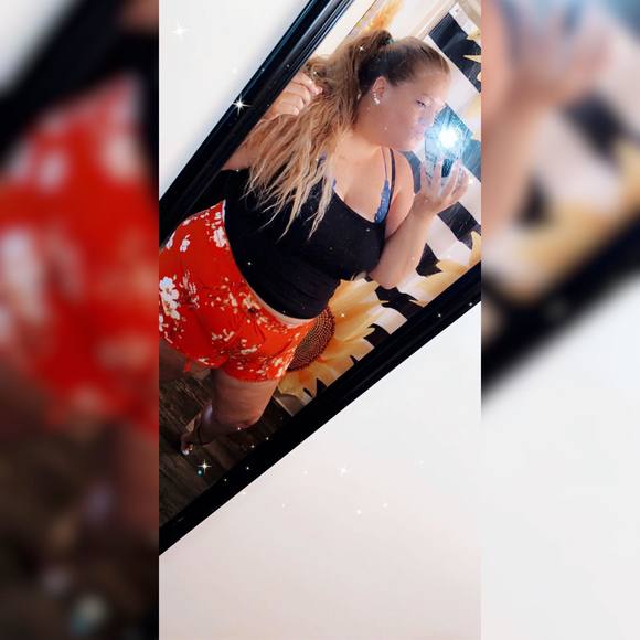 Profile Picture of Christina Lantz (@clantz16) on Poshmark