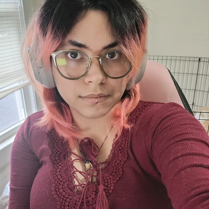 Profile Picture of Luna O. (@lorialets) on Tiktok