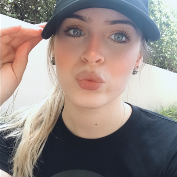 Profile Picture of Maria Cano (@macano0126) on Poshmark