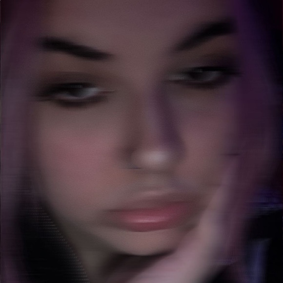 Profile Picture of Trinity Robins-blackwell (@trinsalyzabeth) on Poshmark