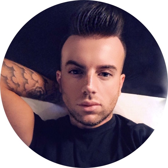 Profile Picture of Devin Crannell (@itsdevinnn) on Poshmark