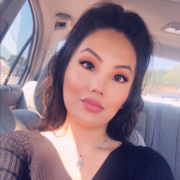 Profile Picture of Jiyoon Chung (@jiyoonchung14) on Poshmark