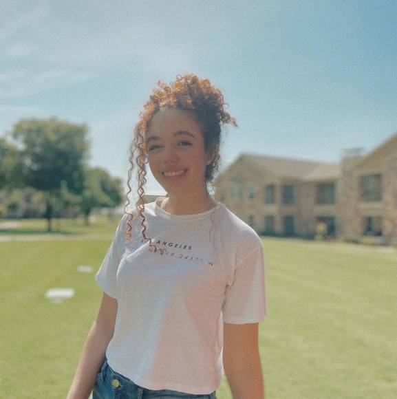 Profile Picture of Daniella Nicolle (@nannysanchez) on Poshmark