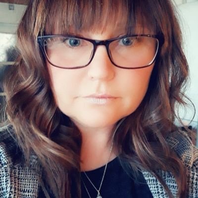 Profile Picture of Mandy Moo (@amanboza) on Twitter