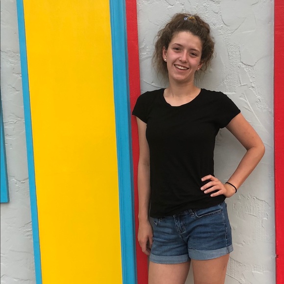 Profile Picture of Hannah Hirschi (@hannahh49) on Poshmark