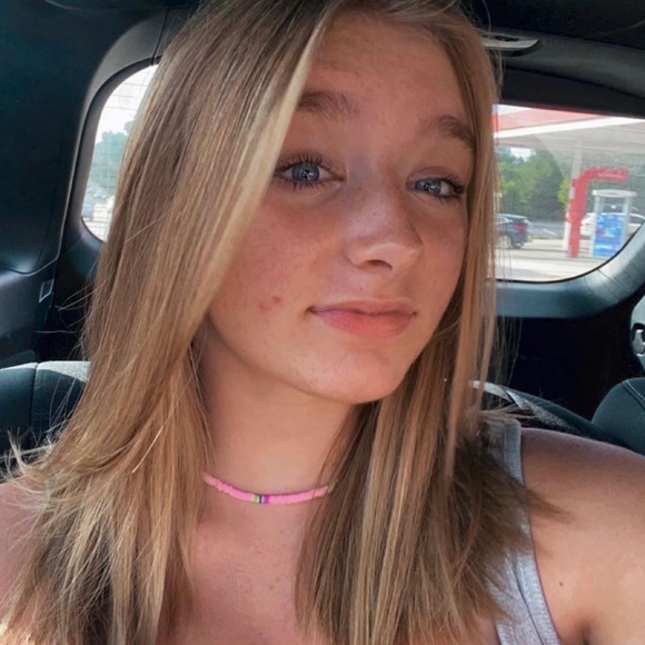Profile Picture of Ava Wolfe (@avlynn32) on Poshmark