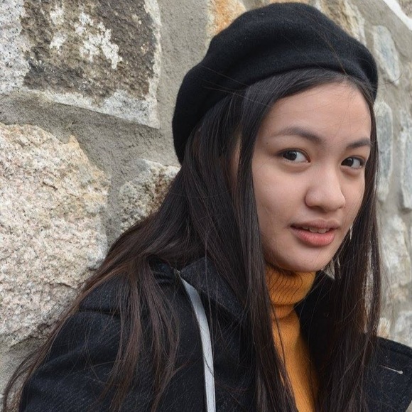 Profile Picture of Eunice anne Santos (@eunsan) on Poshmark