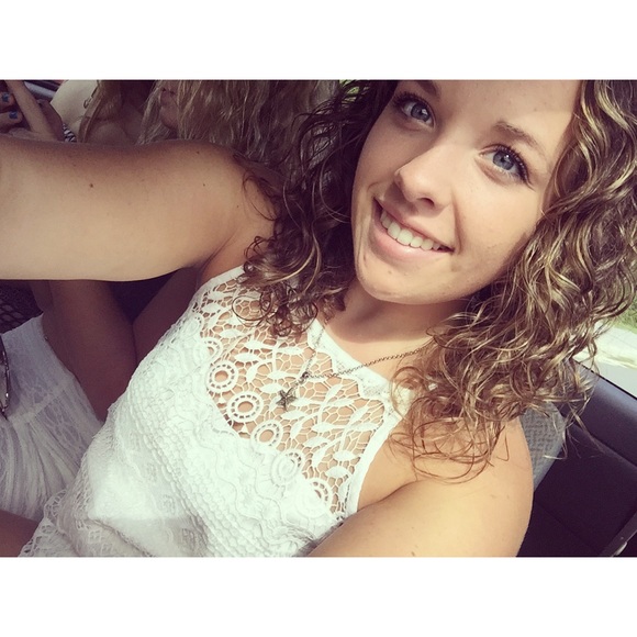 Profile Picture of Danielle Giblin (@danielleg11) on Poshmark