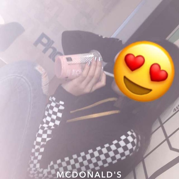 Profile Picture of Marri Lorrena (@lil_marri_) on Poshmark