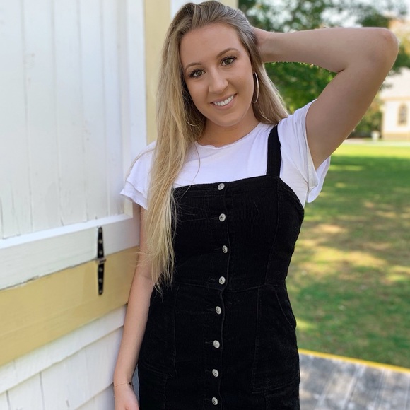 Profile Picture of Audrey Lanteigne (@audreylantei437) on Poshmark