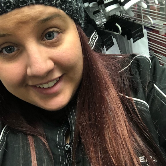 Profile Picture of Makayla Krushelniski (@makayla_ah1) on Poshmark