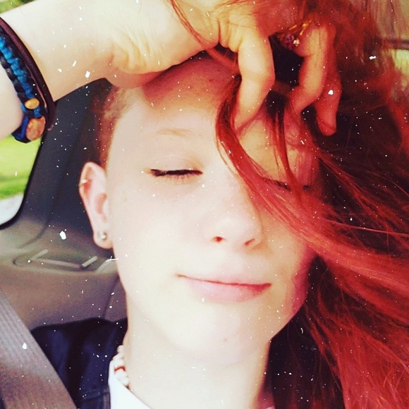 Profile Picture of Isabell Albitz (@izzysaur_4) on Poshmark