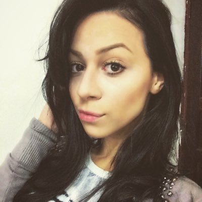 Profile Picture of Amanda Albuquerque (@howitmustbe) on Twitter