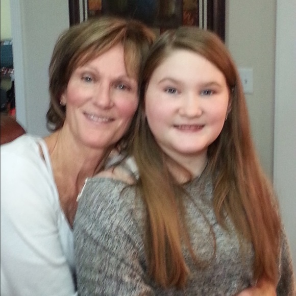 Profile Picture of Paula Agee (@pdagee) on Poshmark