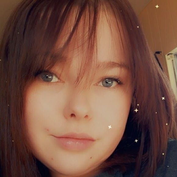 Carolyn Balckburn - Poshmark Profile Picture of Carolyn Balckburn (@fanatic1994) on Poshmark