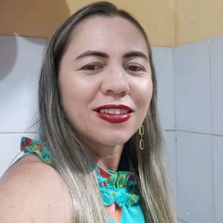 Profile Picture of Cláudia (@claudiaparentee_) on Tiktok
