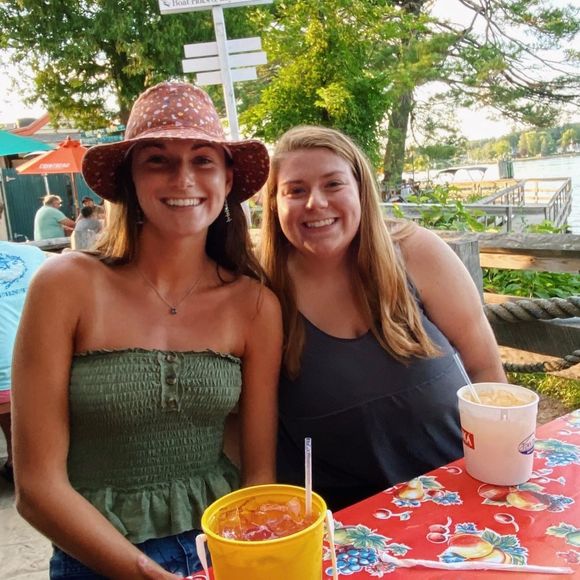 Profile Picture of Stephanie Thomas (@stephaniekt56) on Poshmark