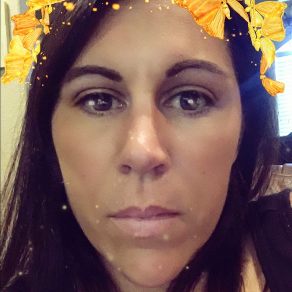 Profile Picture of Marisa Thornburg (@mthormburg) on Poshmark