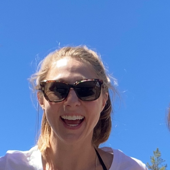 Profile Picture of Lauren Schams (@laurenschams) on Poshmark