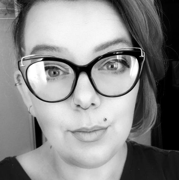 Profile Picture of Lark Brintnall (@lark_brintnall) on Poshmark