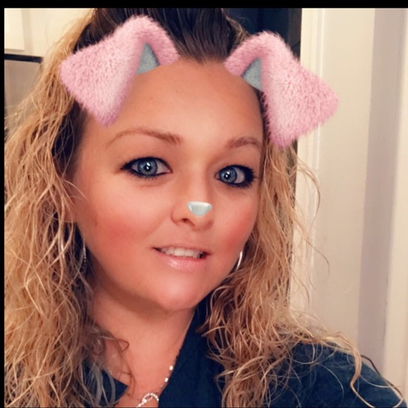 Profile Picture of Lisa Harrison (@euccb07) on Poshmark